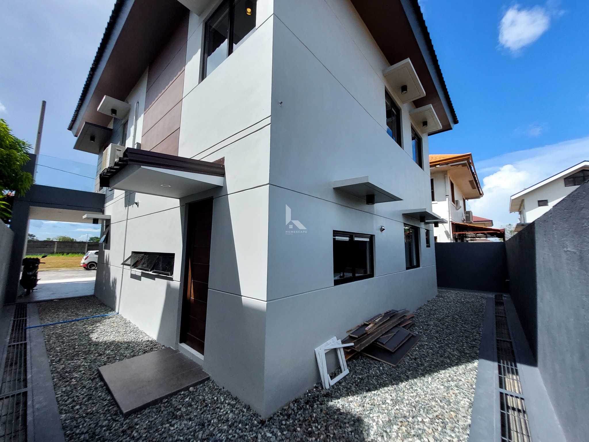 Industrial Modern House and Lot for Sale in Verdana Mamplasan, Biñan Laguna photo 4