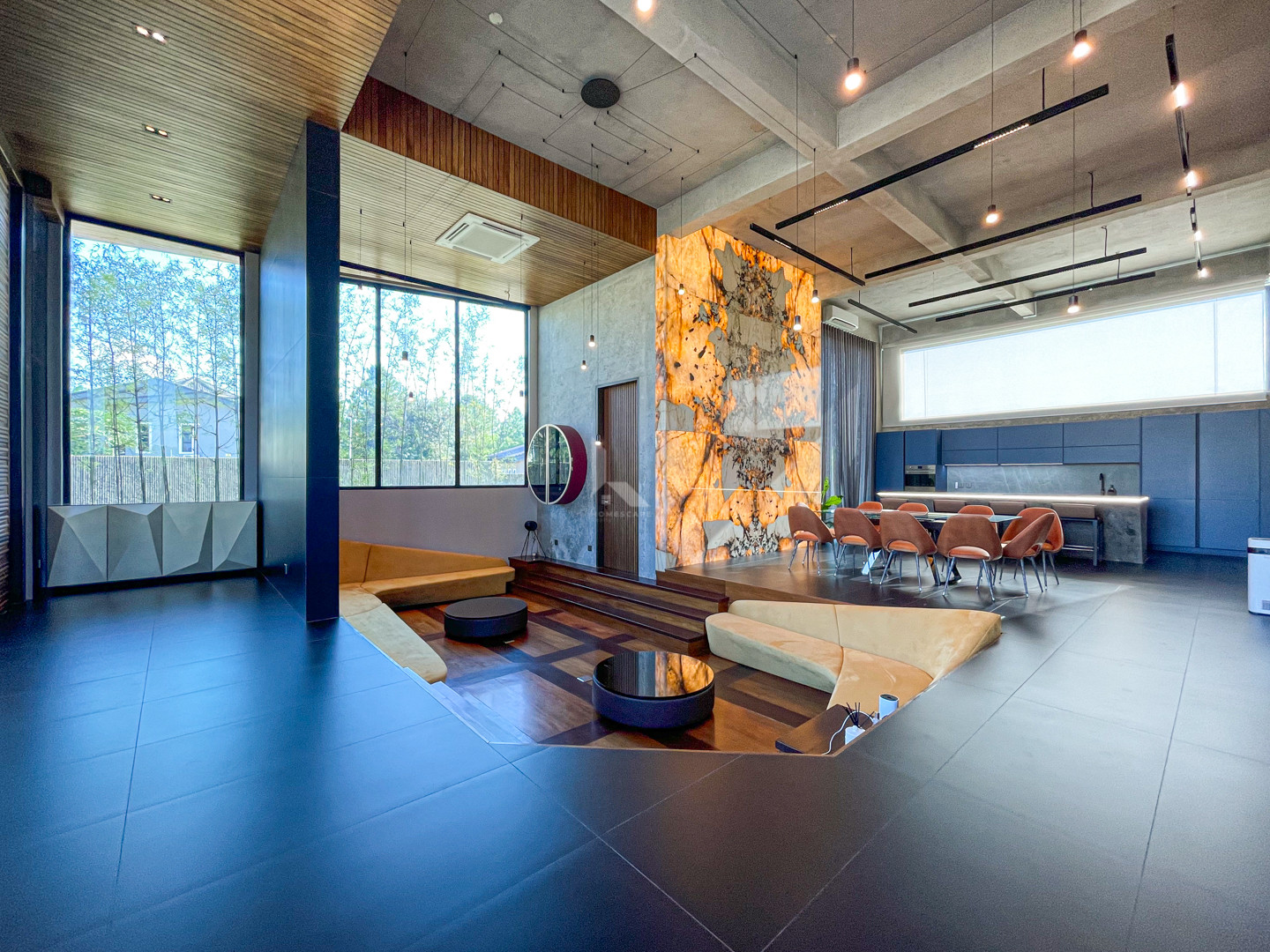 Luxurious Fully Furnished Modern House and Lot For Sale photo 1