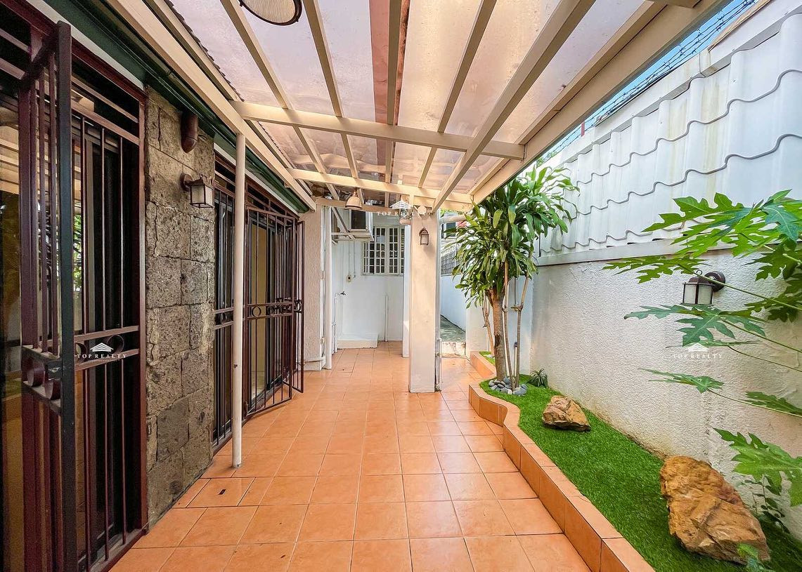 Well-maintained 5BR House and Lot for Sale in BF Homes, Las Piñas City photo 3