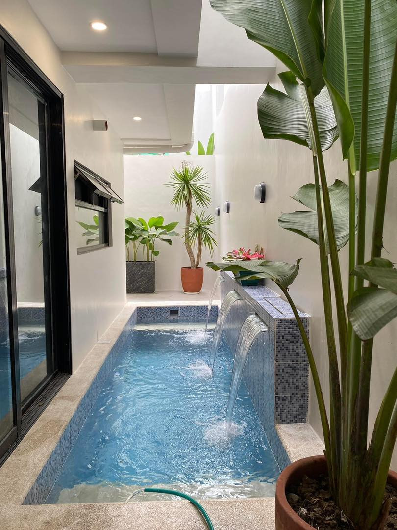 Modern Scandinavian House for Sale in Greenwoods Executive Village photo 2