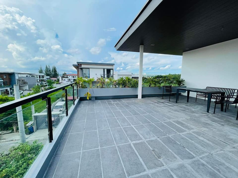 Semi furnished House and lot with Pool For Sale in Greenwoods Executive Village photo 4