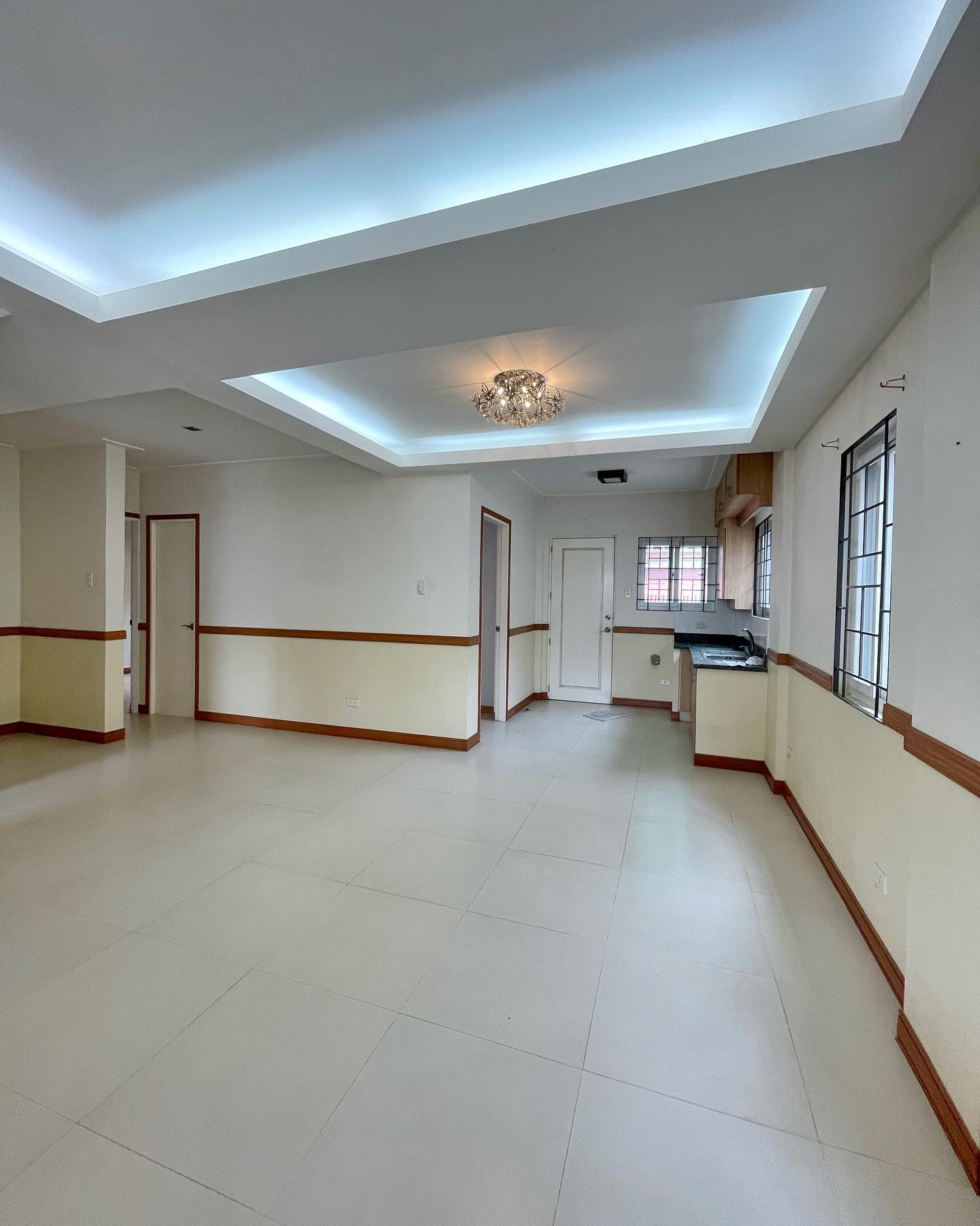 Pre-owned House for Sale in Ayala Alabang Village photo 2