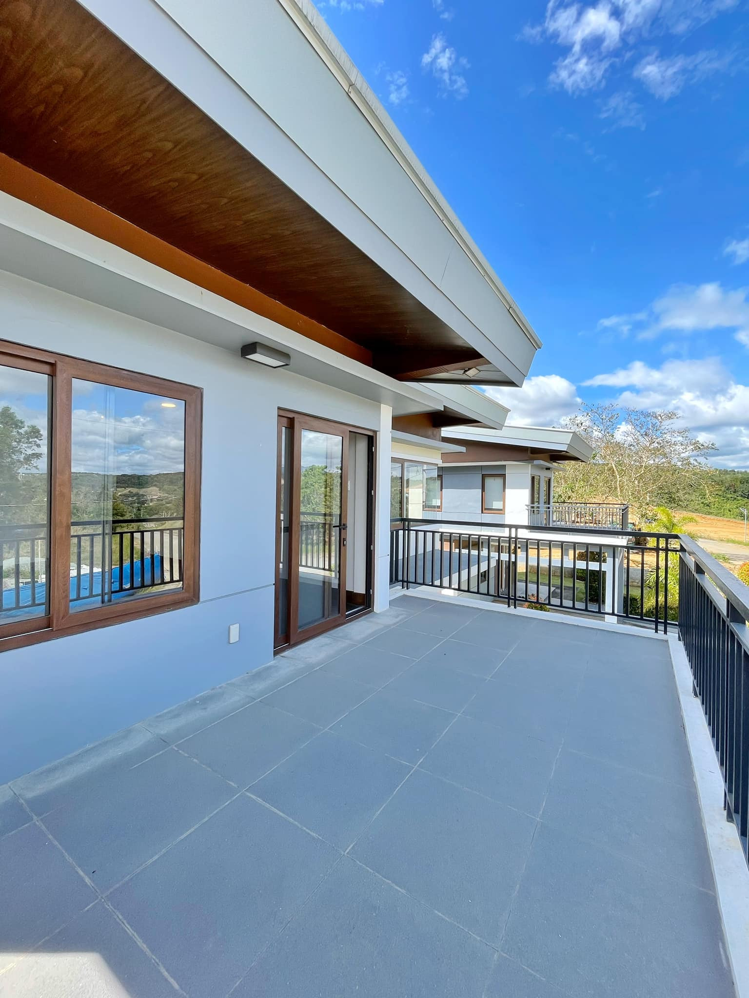 Brand new Modern House w/ Overlooking View of Metro Manila photo 4