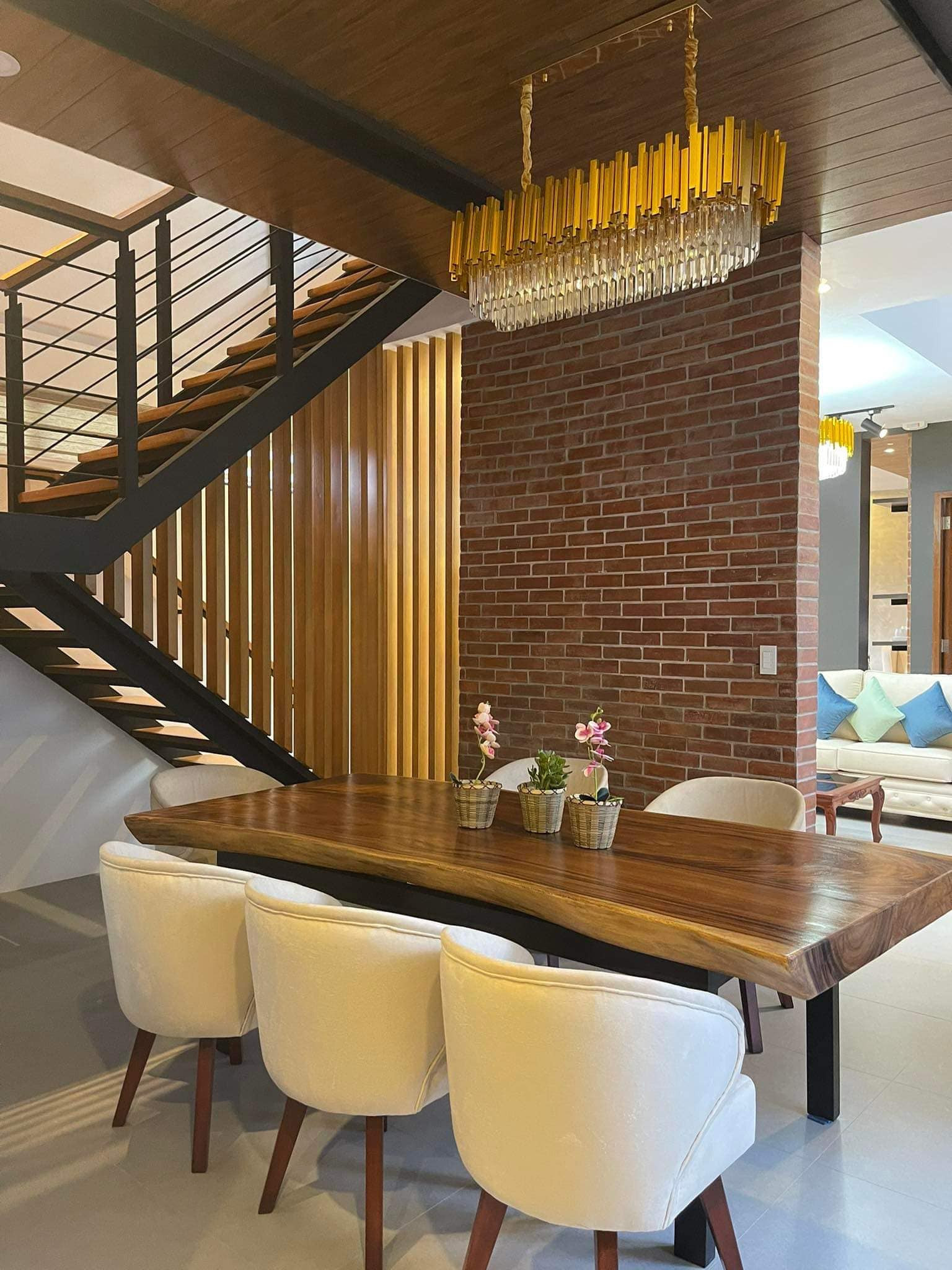 FOR SALE BRAND NEW MODERN INDUSTRIAL RETRO DESIGN WITH SAUNA AND POOL photo 4