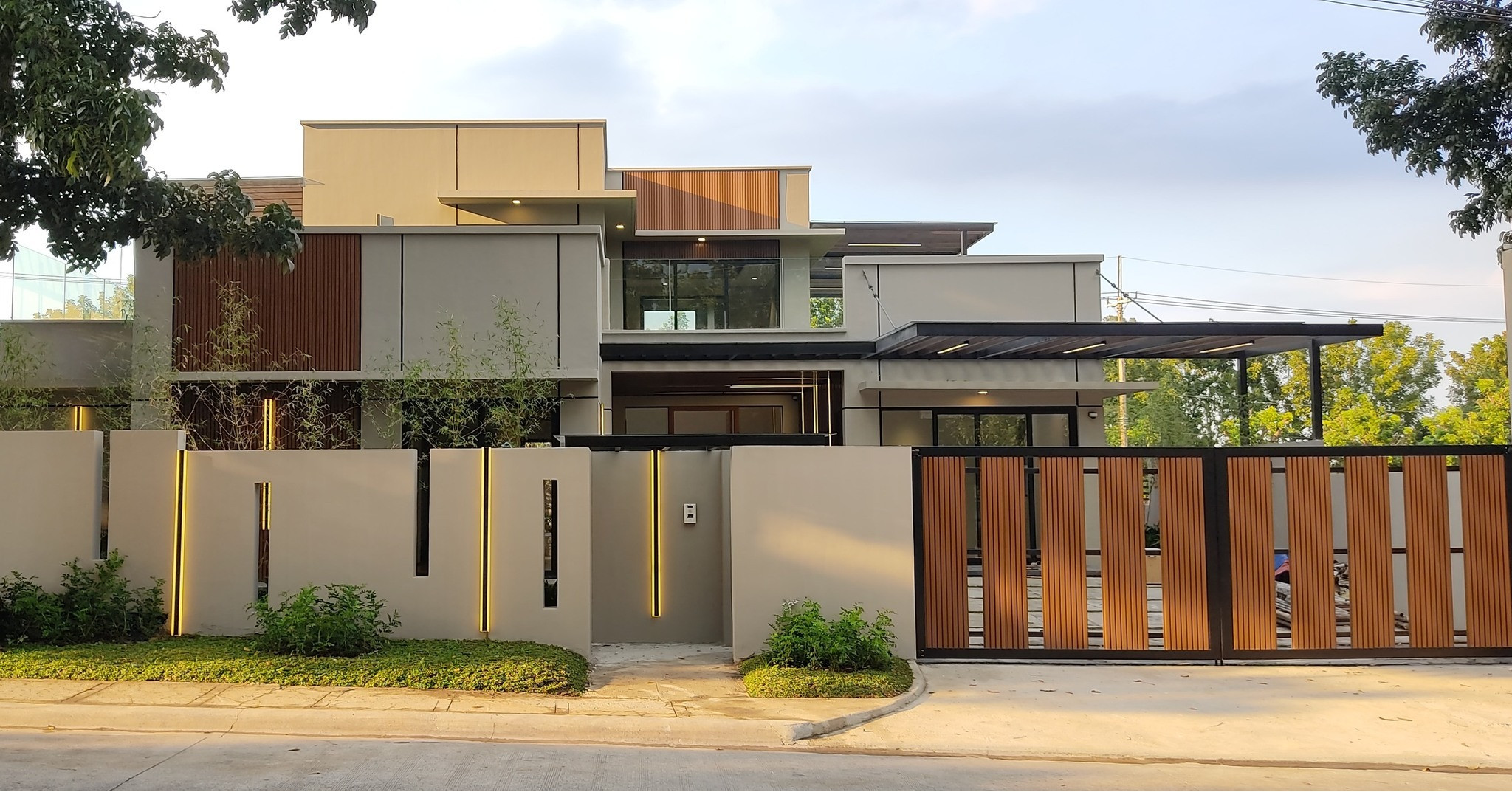 Magnificent Brand New House and Lot For Sale photo 1