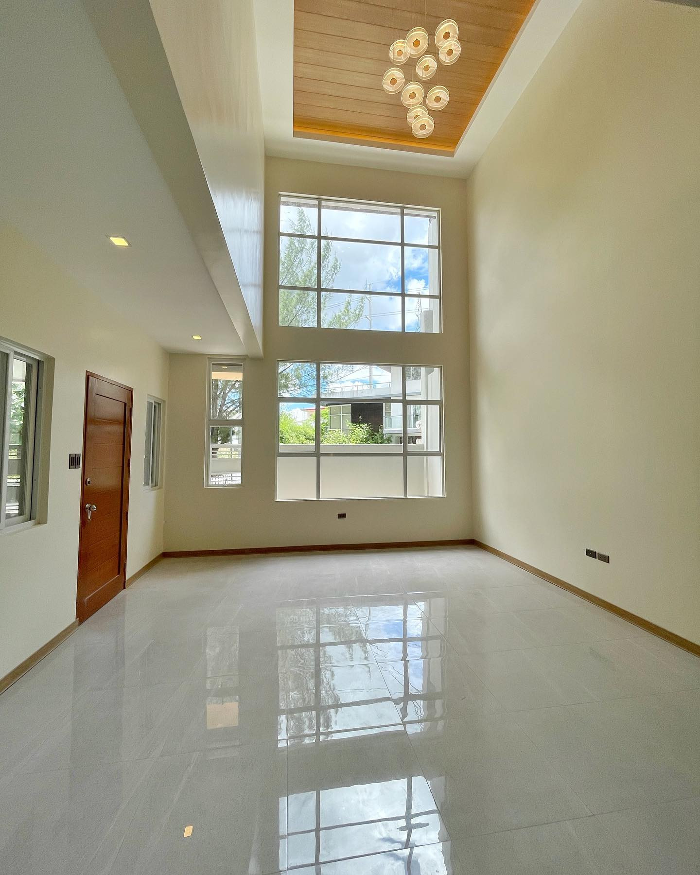 Brand New Modern House for Sale in Greenwoods Executive Village photo 1