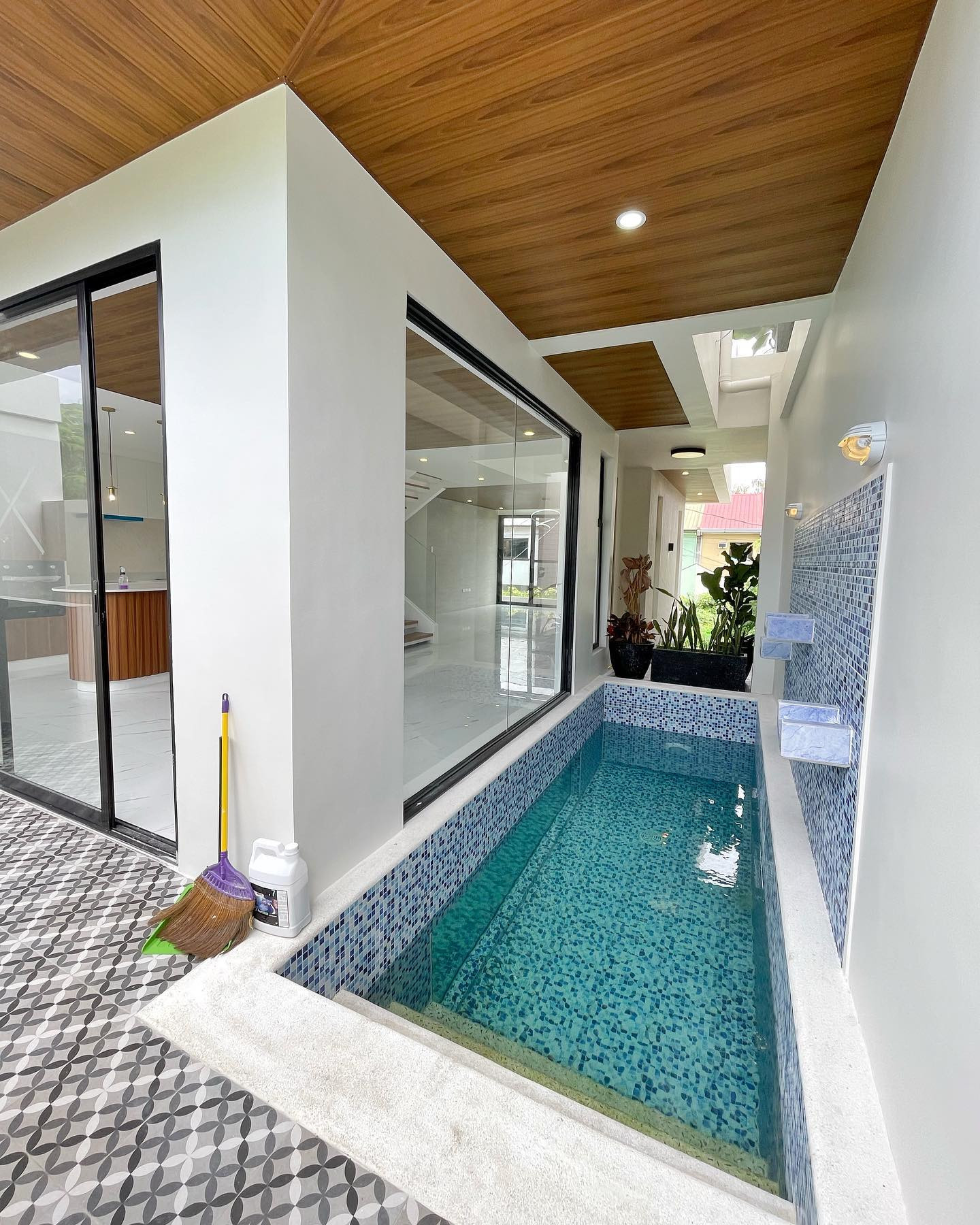 Brand New Modern House w/ Pool for Sale photo 2