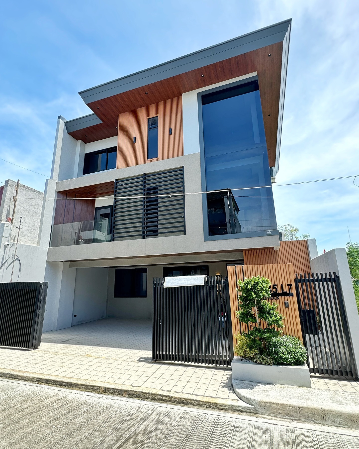 Brand New Modern 3-Storey House for Sale w/ Roofdeck and Dipping Pool photo 1