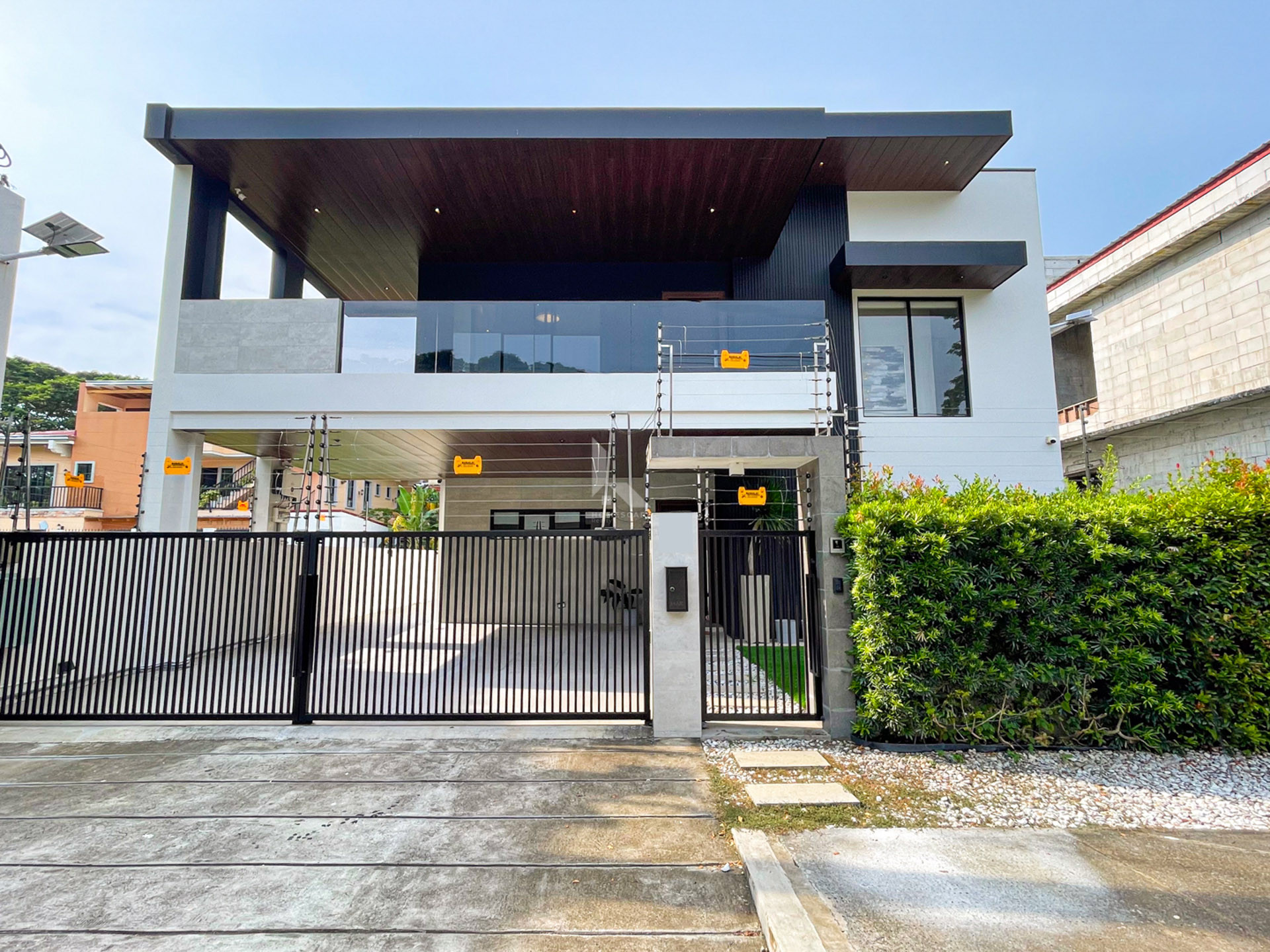 : Breathtaking Modern Home in The Orchard Residential photo 2