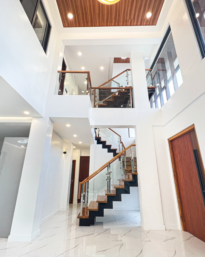 Beautifully Designed 3-Storey Modern Compact Home photo 3