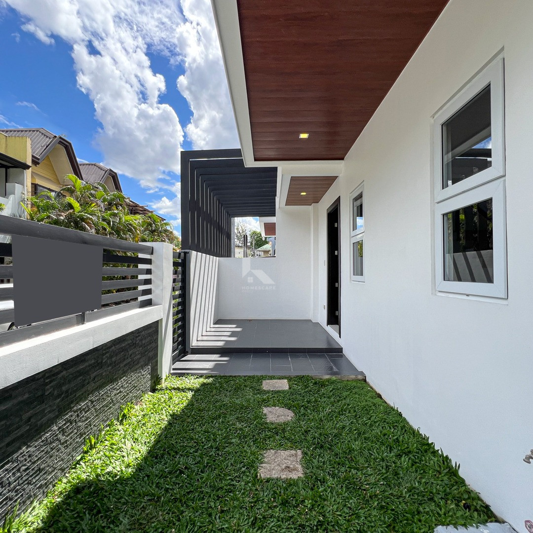 Vast Modern Contemporary Corner House and Lot For Sale photo 3