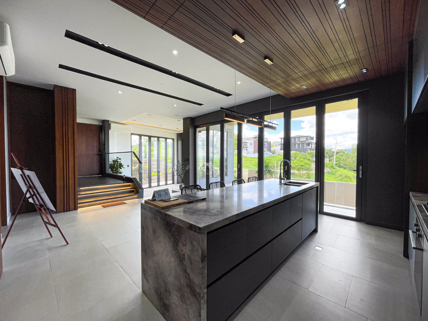 Luxurious Modern House and Lot with Superb Overlooking View photo 4