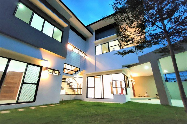 4 BEDROOM READY FOR OCCUPANCY HOUSE WITH 2 CAR PARKING IN TALAMBAN CEBU photo 1