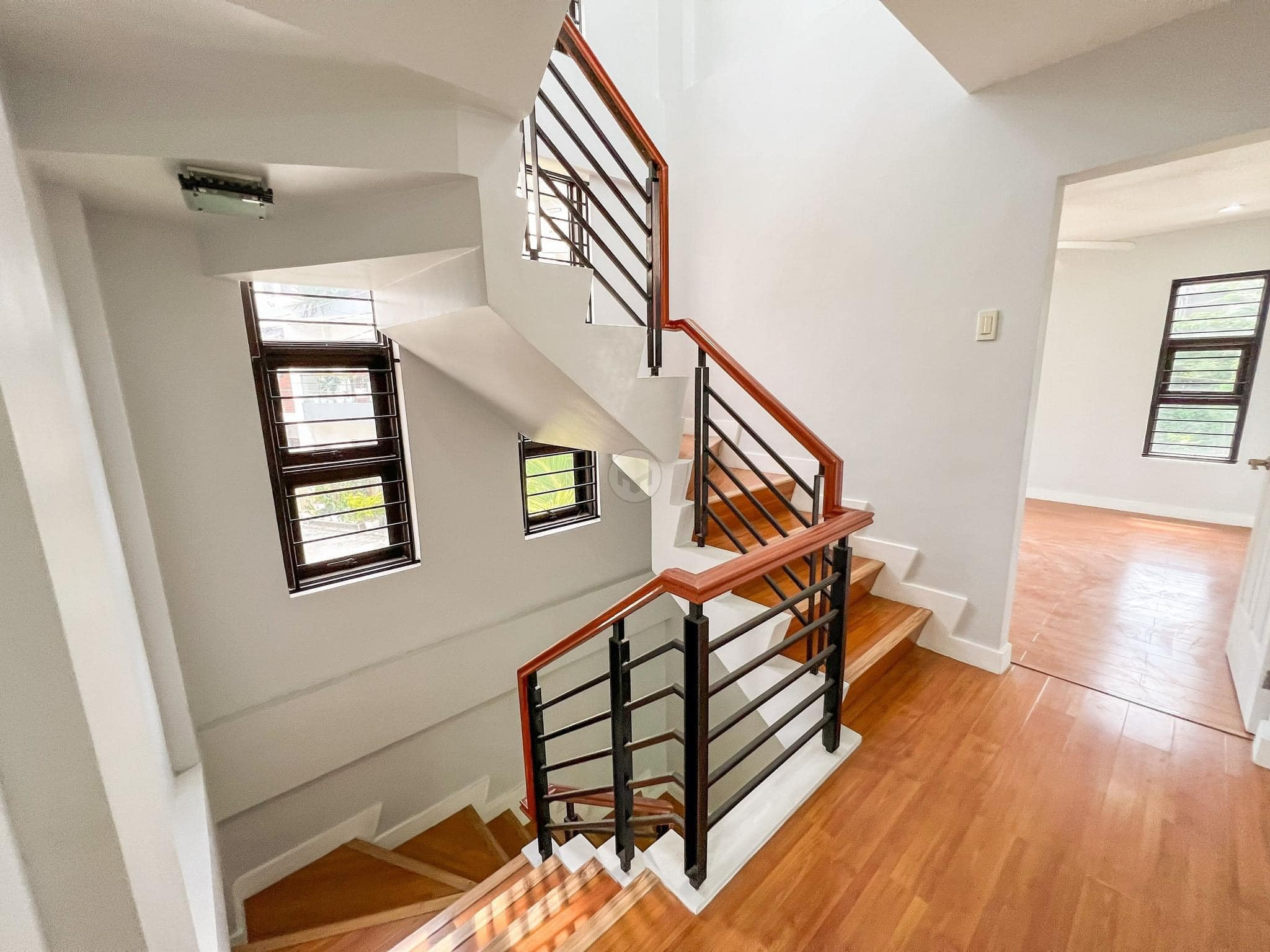 A Splendid 3 Bedroom House and Lot photo 5