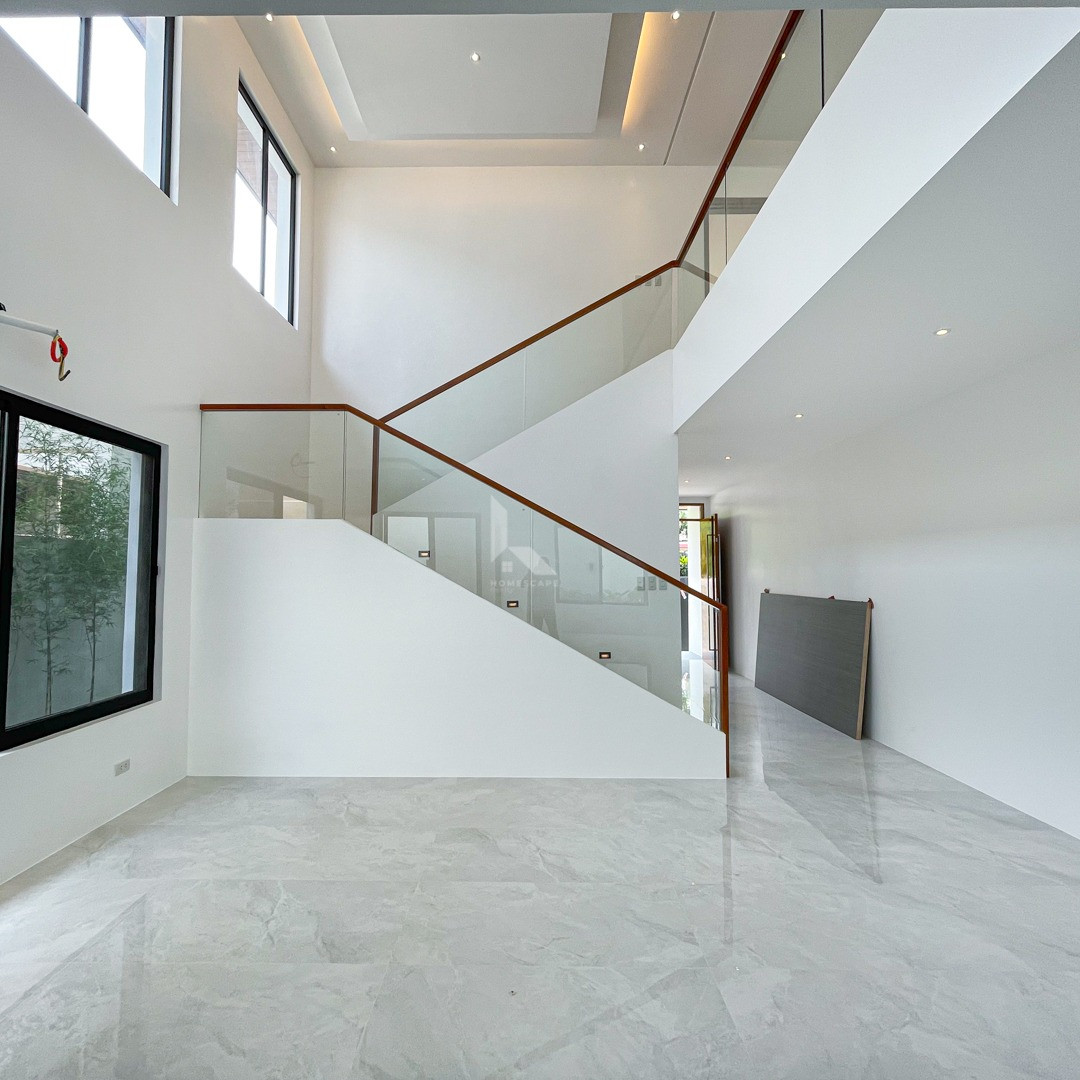 Gorgeous Modern Contemporary House and Lot For Sale in BF Homes photo 3