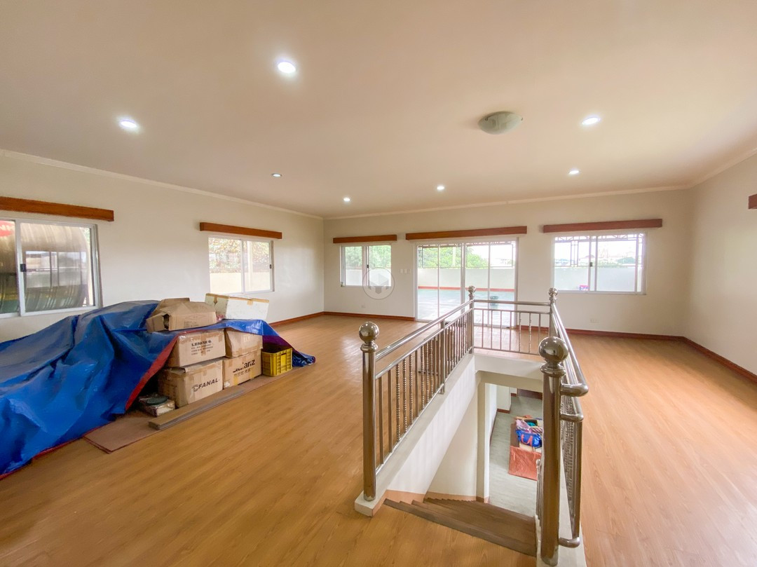 Inside of a Gleaming House and Lot in Heroes Hill, Quezon City photo 5