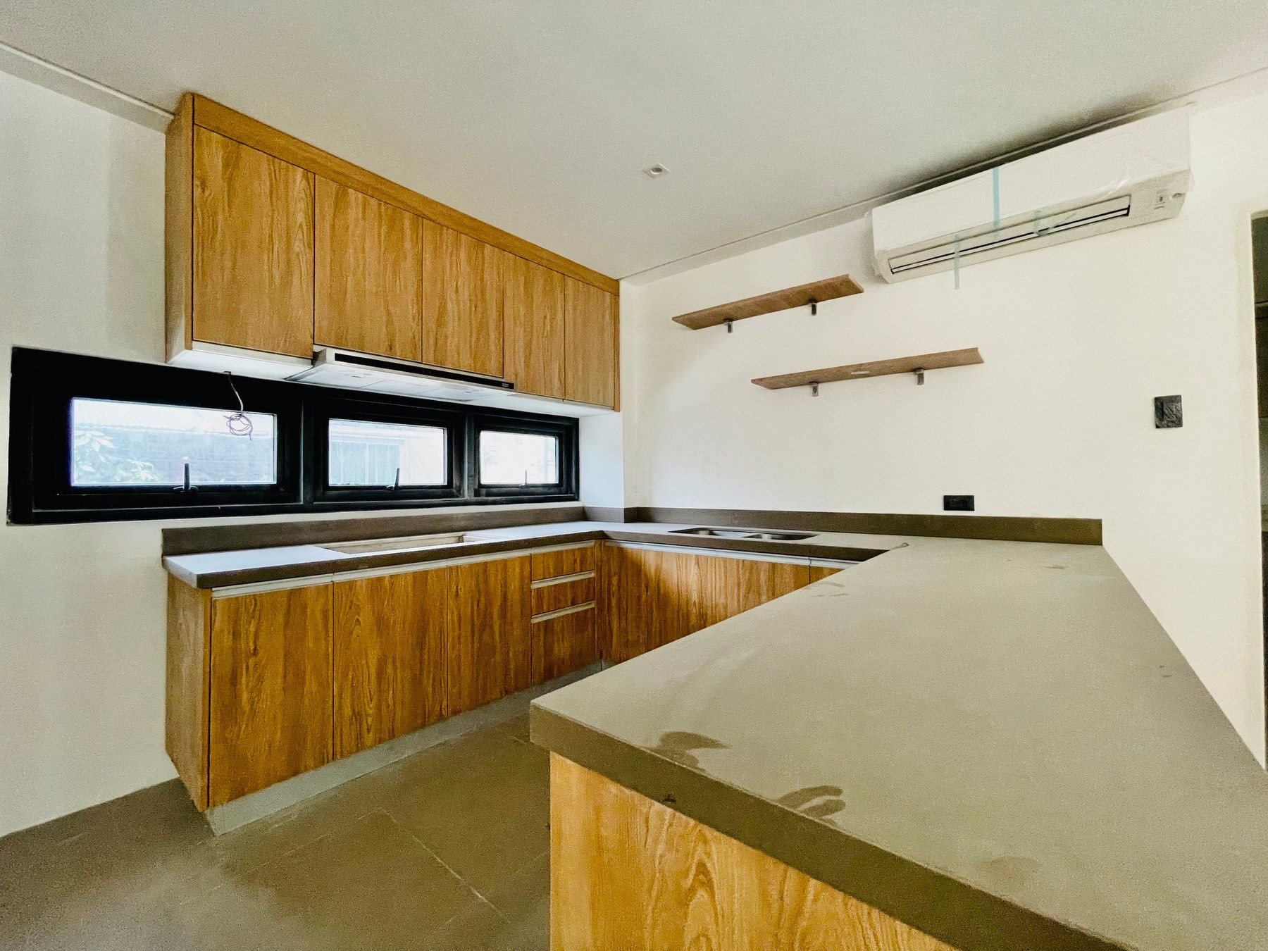 Cozy Sleek Townhouse for Sale in Wack-Wack Greenhills, Mandaluyong City photo 5