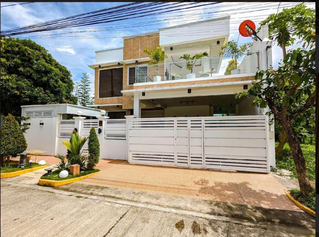 Magnificent 5 Bedroom House for Sale in Imus, Cavite photo 1