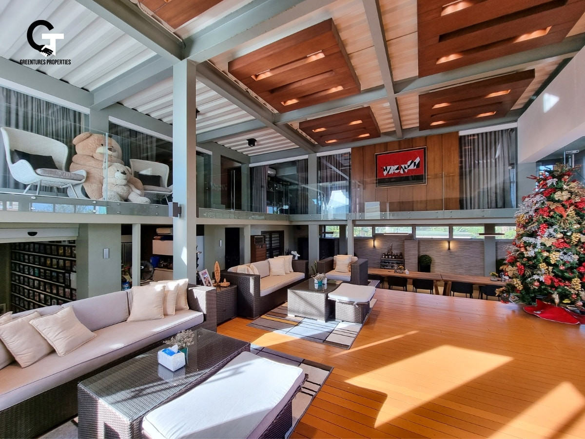 Modern Residential/Commercial Property with Helipad photo 1
