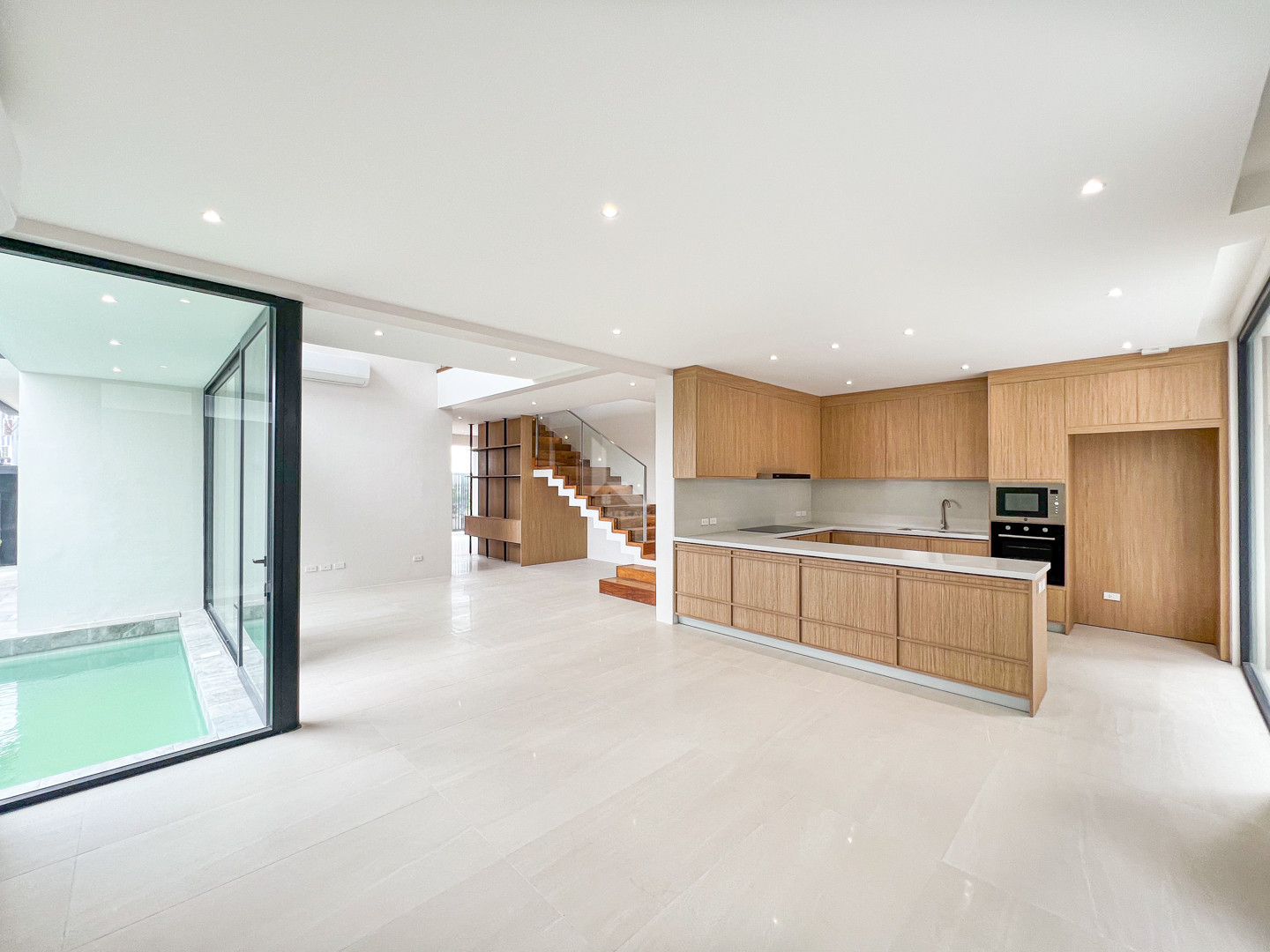 Breathtaking Modern Contemporary House and Lot For Sale in Tivoli Royale photo 5