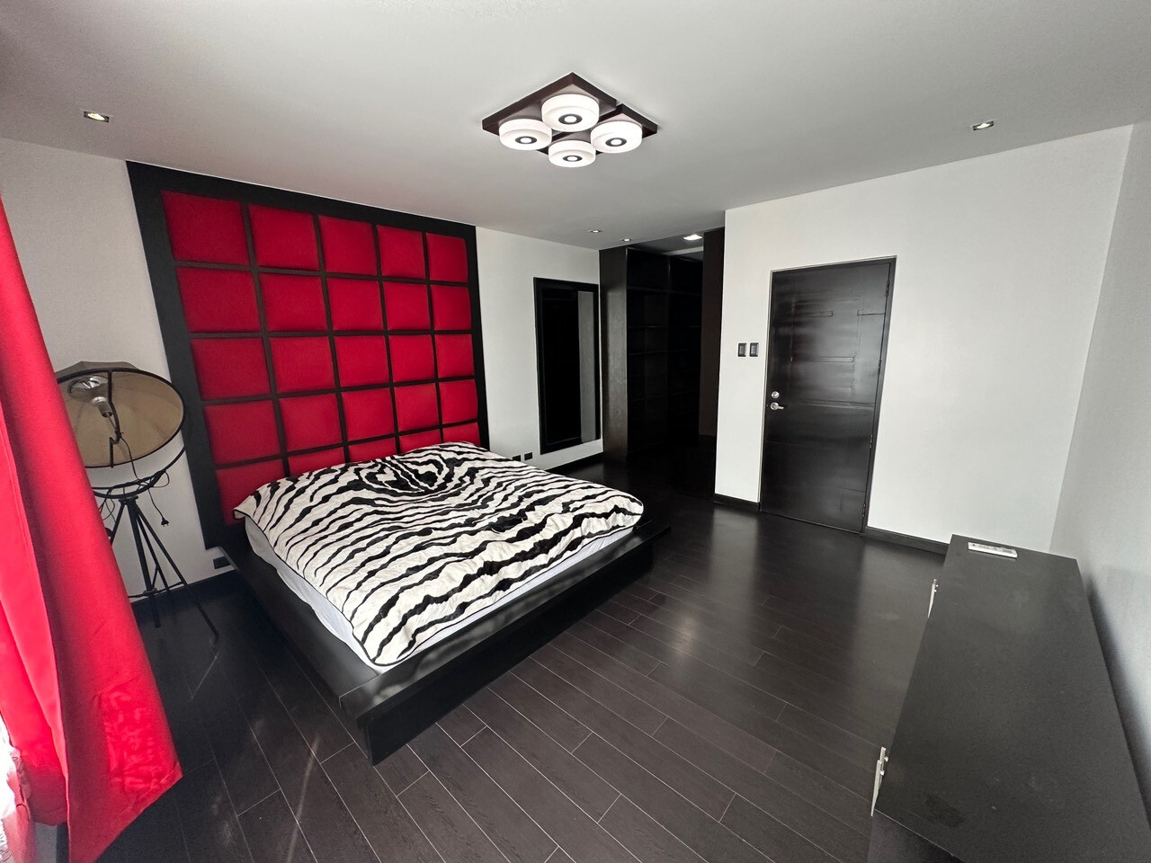 Timeless  5-Bedroom House and Lot for Sale in Project 6 photo 5