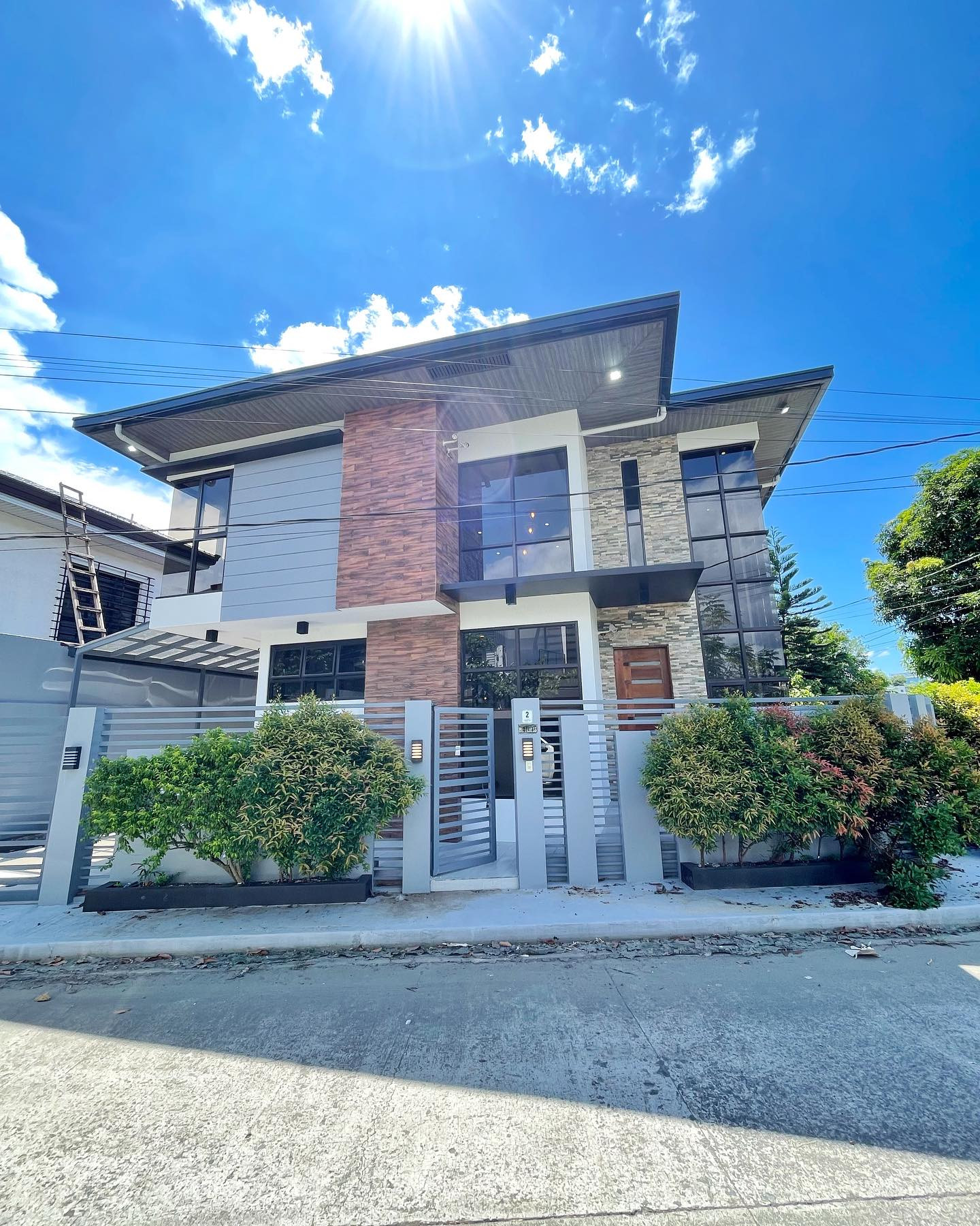 Newly Renovated Modern Corner House for Sale in Greenwoods Executive Village photo 1