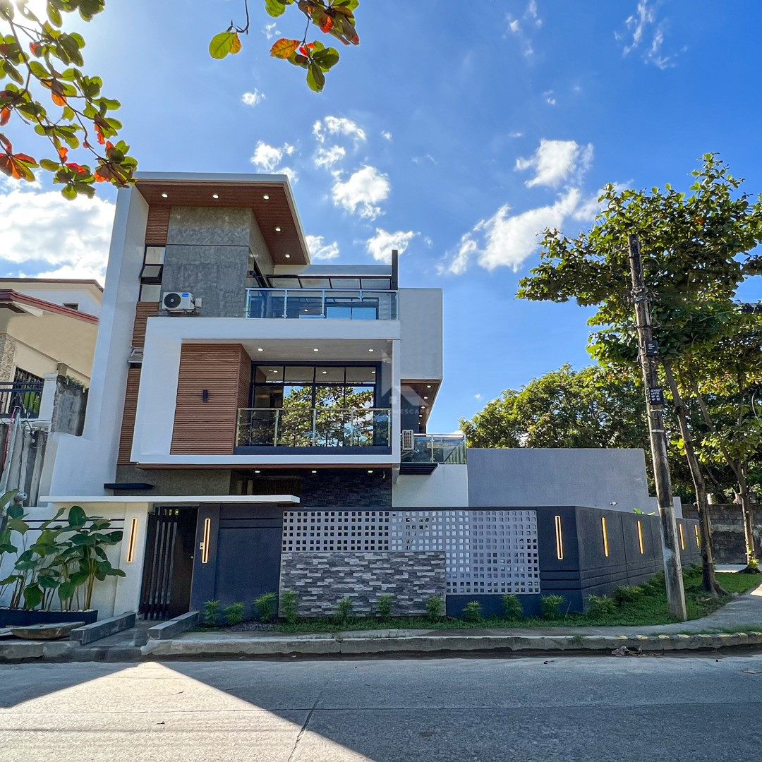 Bespoke Modern Tropical Corner House and Lot For Sale photo 1