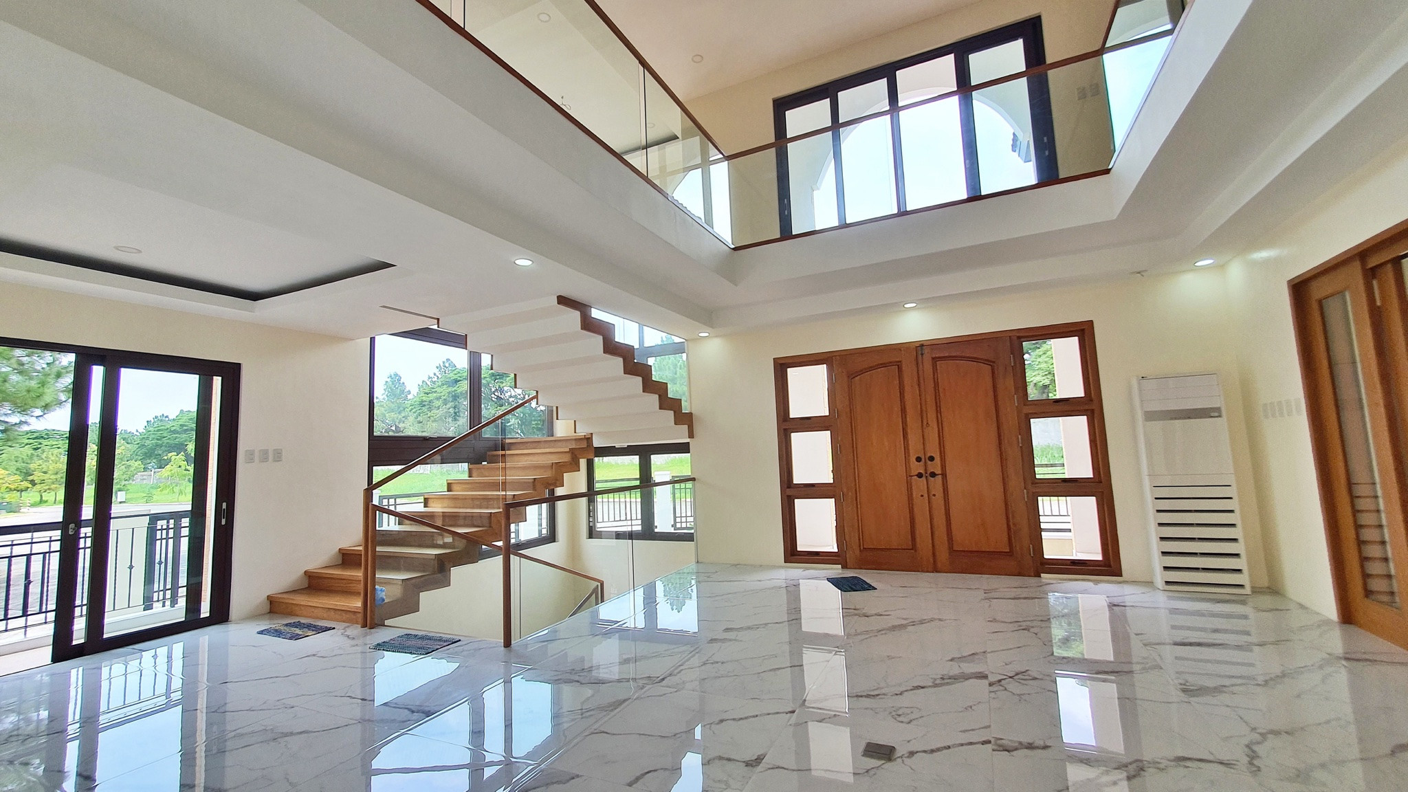 Massive Brand New House in Portofino South photo 2