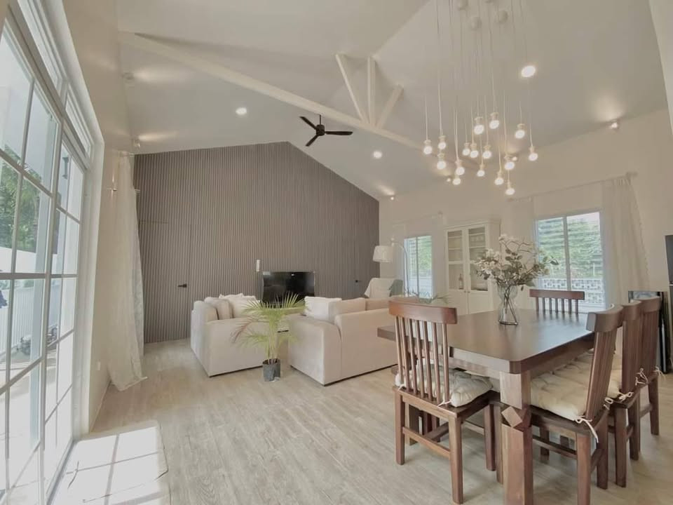 This American Motif-Inspired House for Sale in Amadeo photo 4