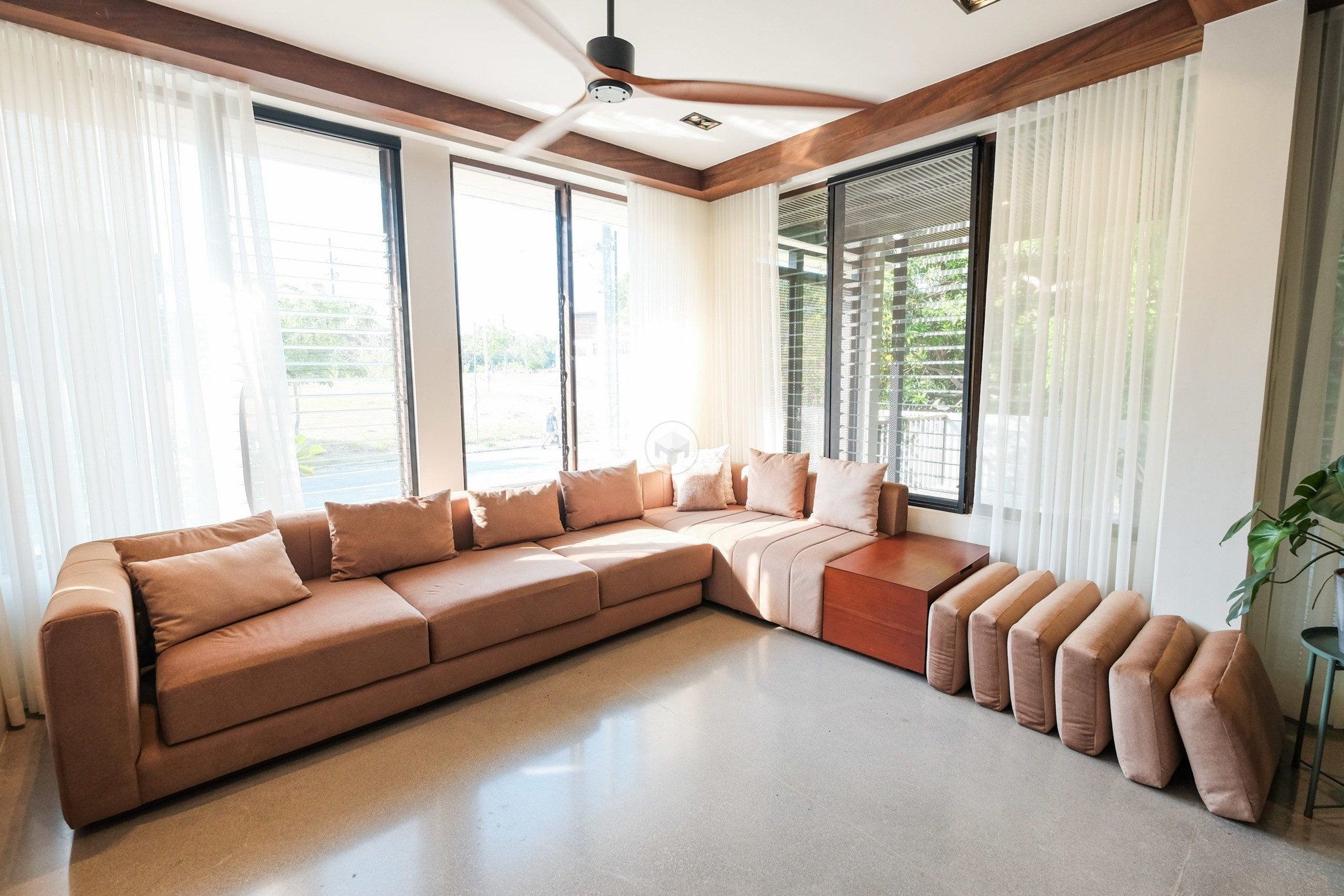 Contemporary 3-Bedroom House and Lot for Sale in Lindenwood Residences photo 4