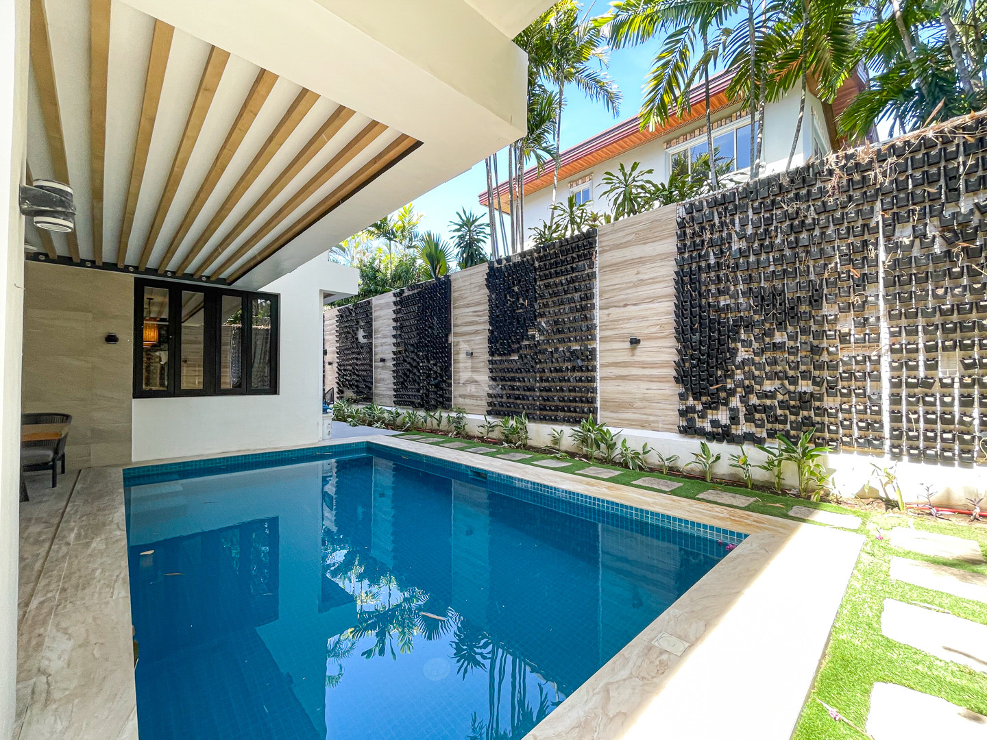 Sophisticated Modern Contemporary House and Lot For Sale photo 2