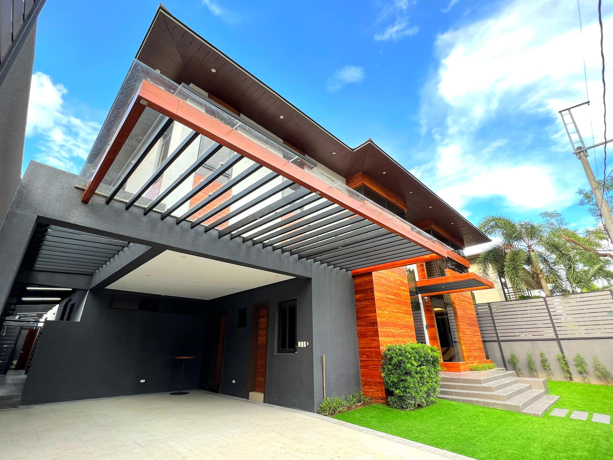 An Astounding Cozy House and Lot for Sale in Loyola Grand Villas photo 2