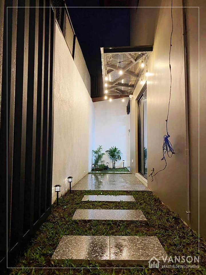 HOUSE AND LOT FOR SALE IN BF RESORT VILLAGE, LAS PIÑAS CITY photo 3