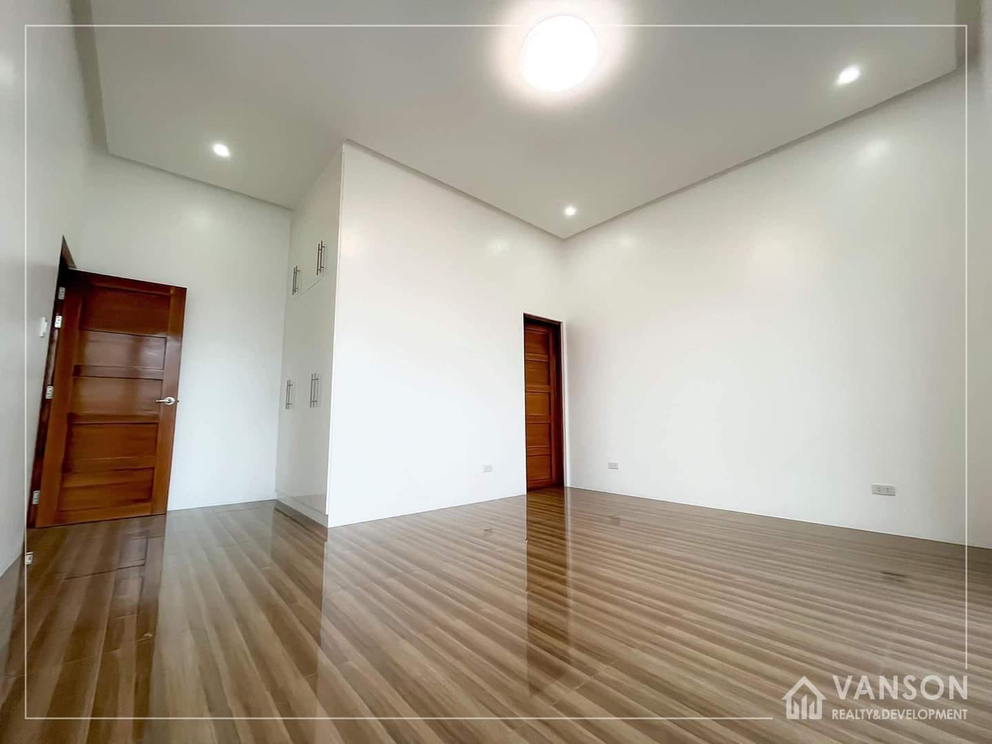 HOUSE AND LOT FOR SALE IN MULTINATIONAL VILLAGE, PARAÑAQUE CITY photo 5