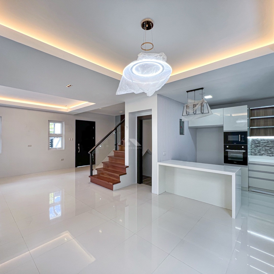 Vast Modern Contemporary Corner House and Lot For Sale photo 4