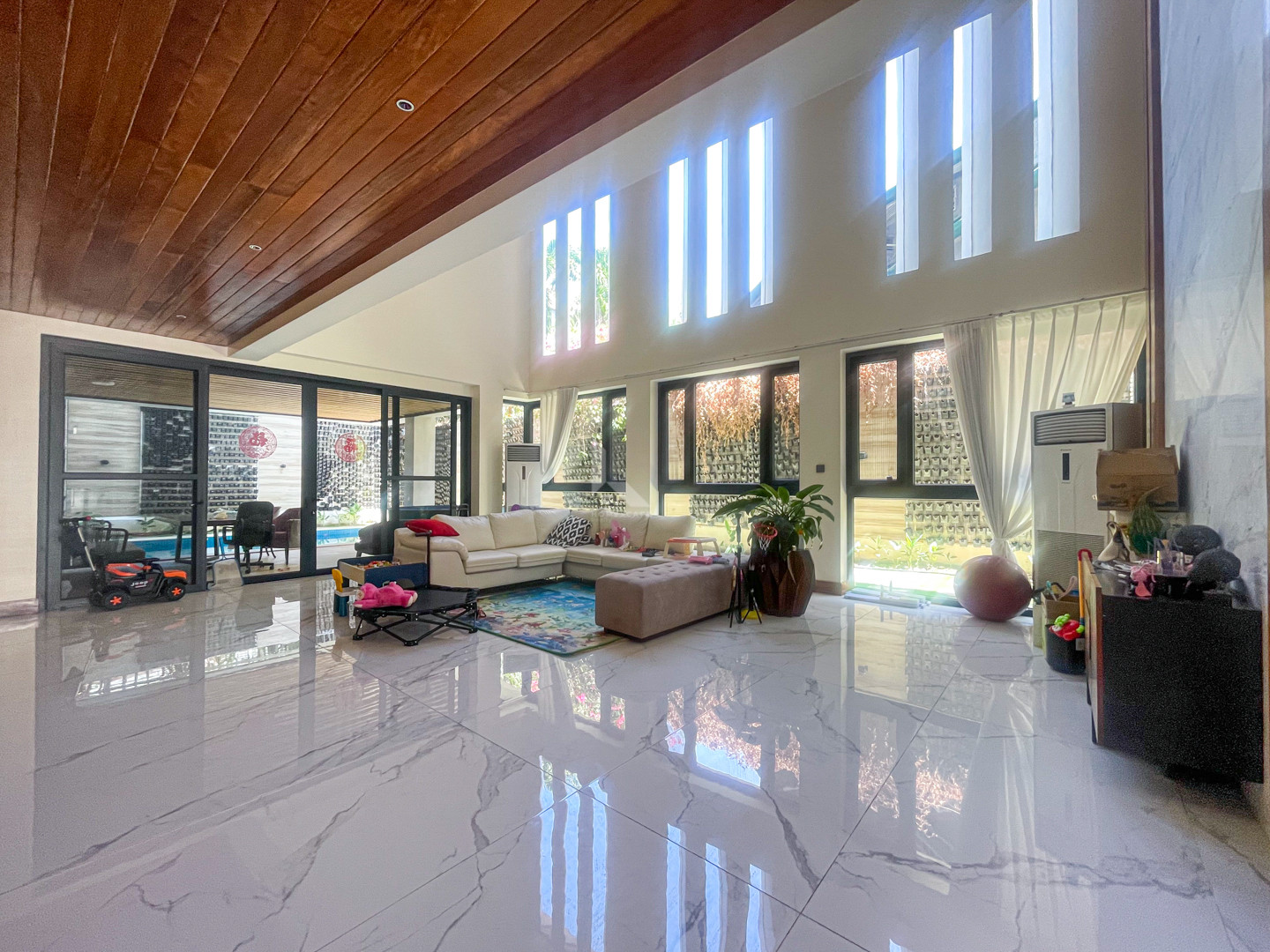 Sophisticated Modern Contemporary House and Lot For Sale photo 3