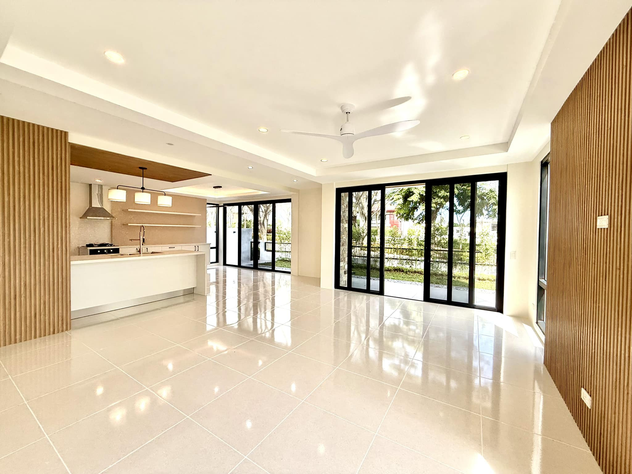 Contemporary 5-Bedroom House for Sale in Treveia, Nuvali, Calamba, Laguna photo 1