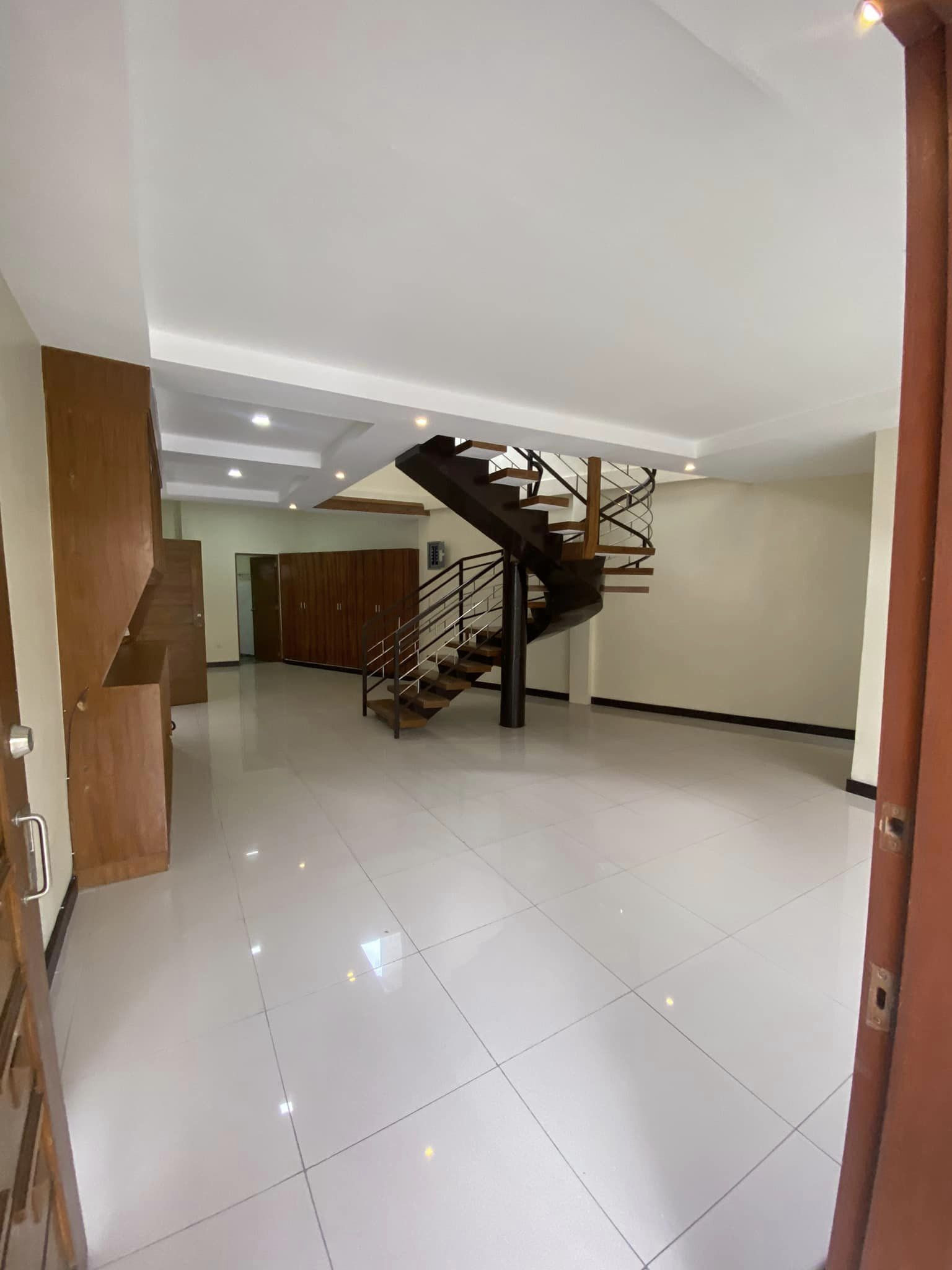 FOR SALE: House and Lot In Angela Village Las Pinas photo 3