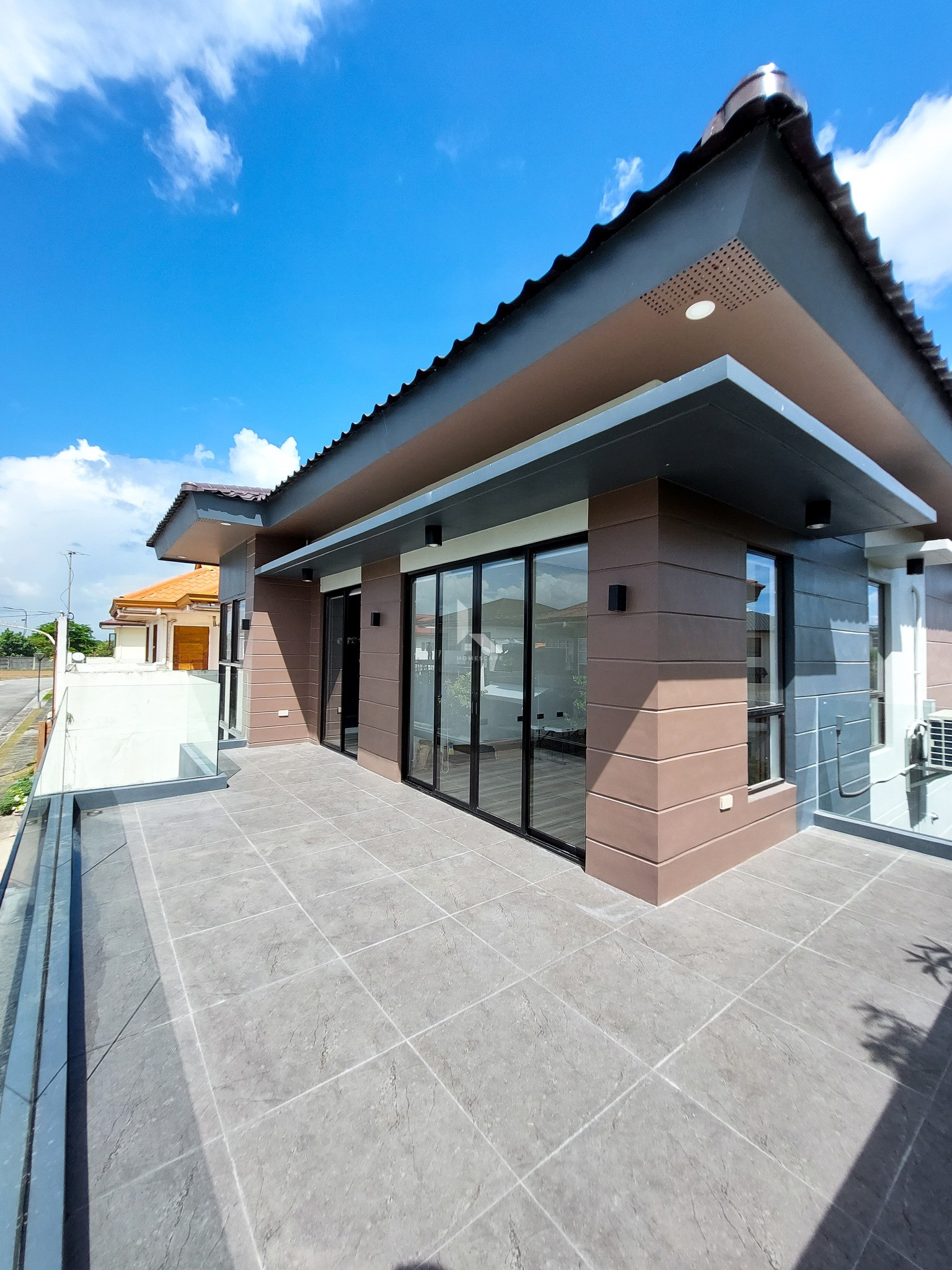 Industrial Modern House and Lot for Sale in Verdana Mamplasan, Biñan Laguna photo 3