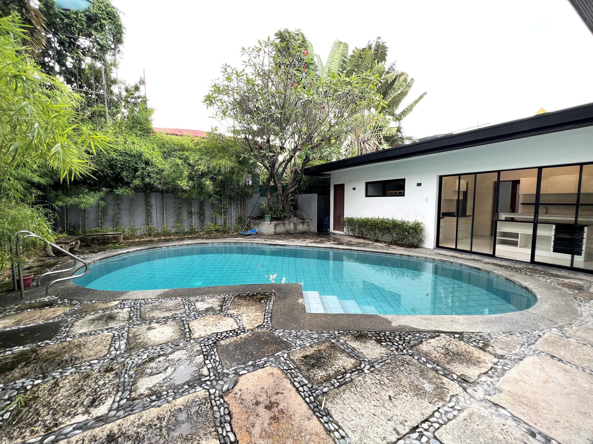 A Statuesque House and Lot for Sale in Makati City photo 2