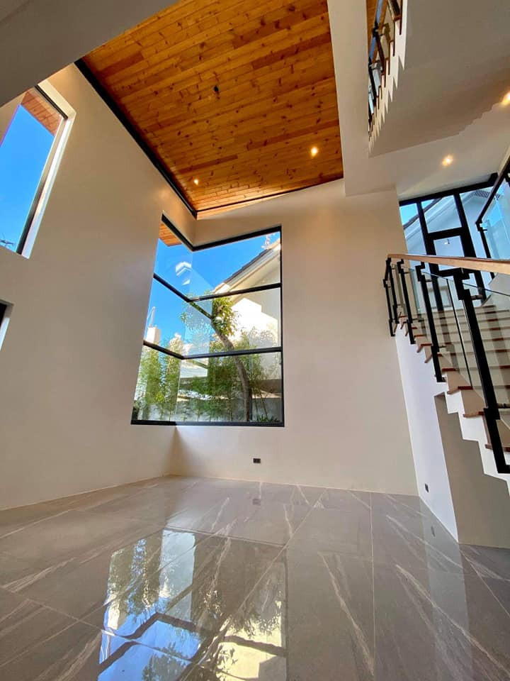 Stunning Modern Asian 3-Storey House with Overlooking Gym for Sale photo 3