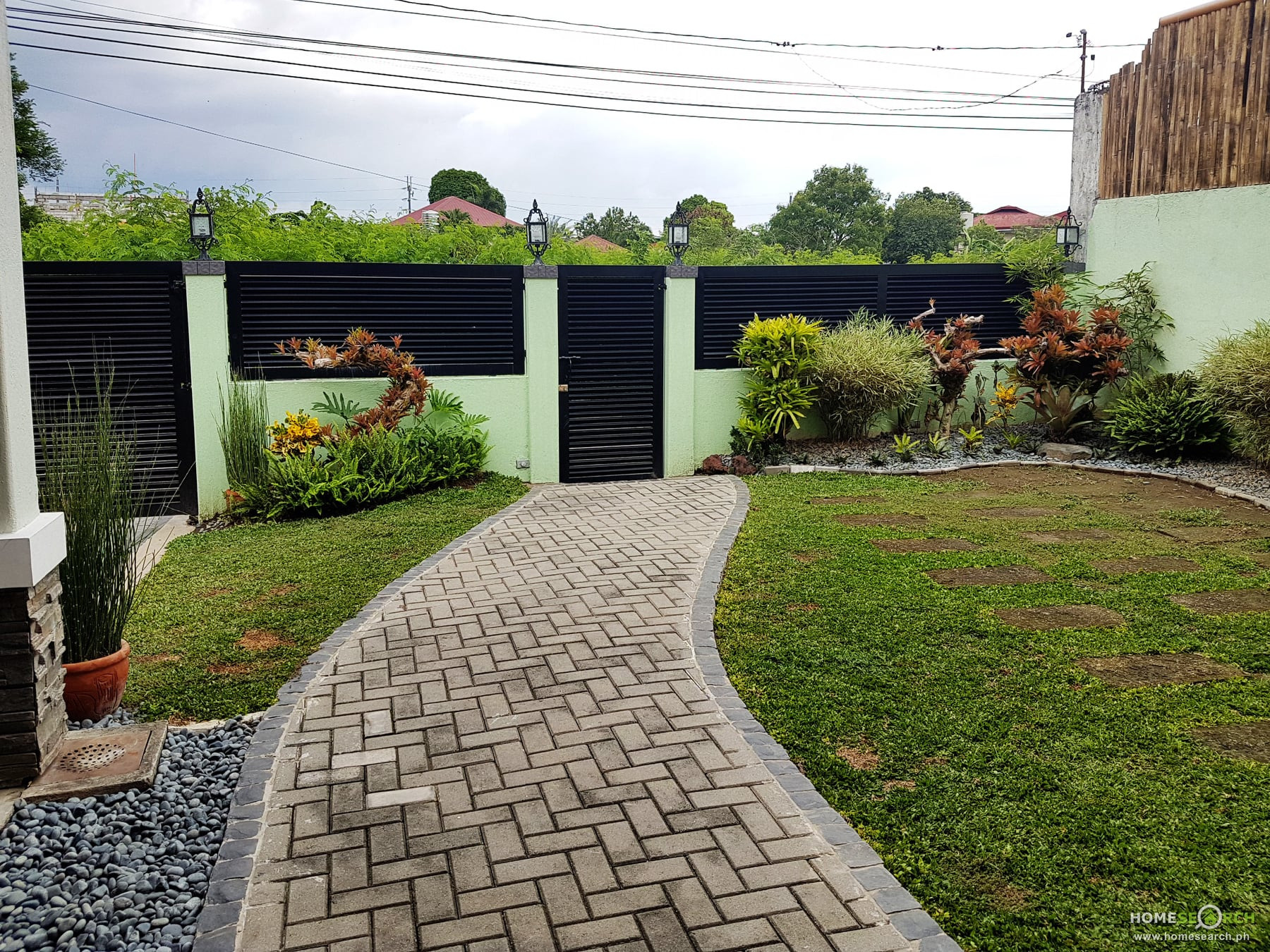 7-bedroom Contemporary Home With Front Garden For Sale photo 4