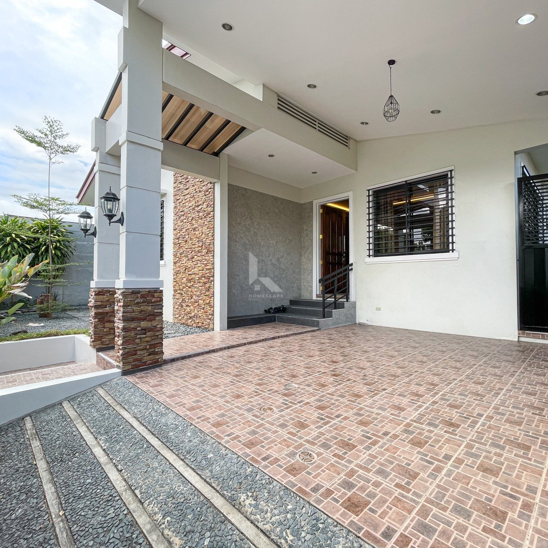 Charming Bungalow House and Lot For Sale in BF Homes photo 2