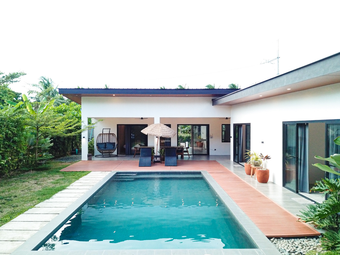 Cozy Luxury Farmhouse For Sale in Alfonso, Cavite photo 2