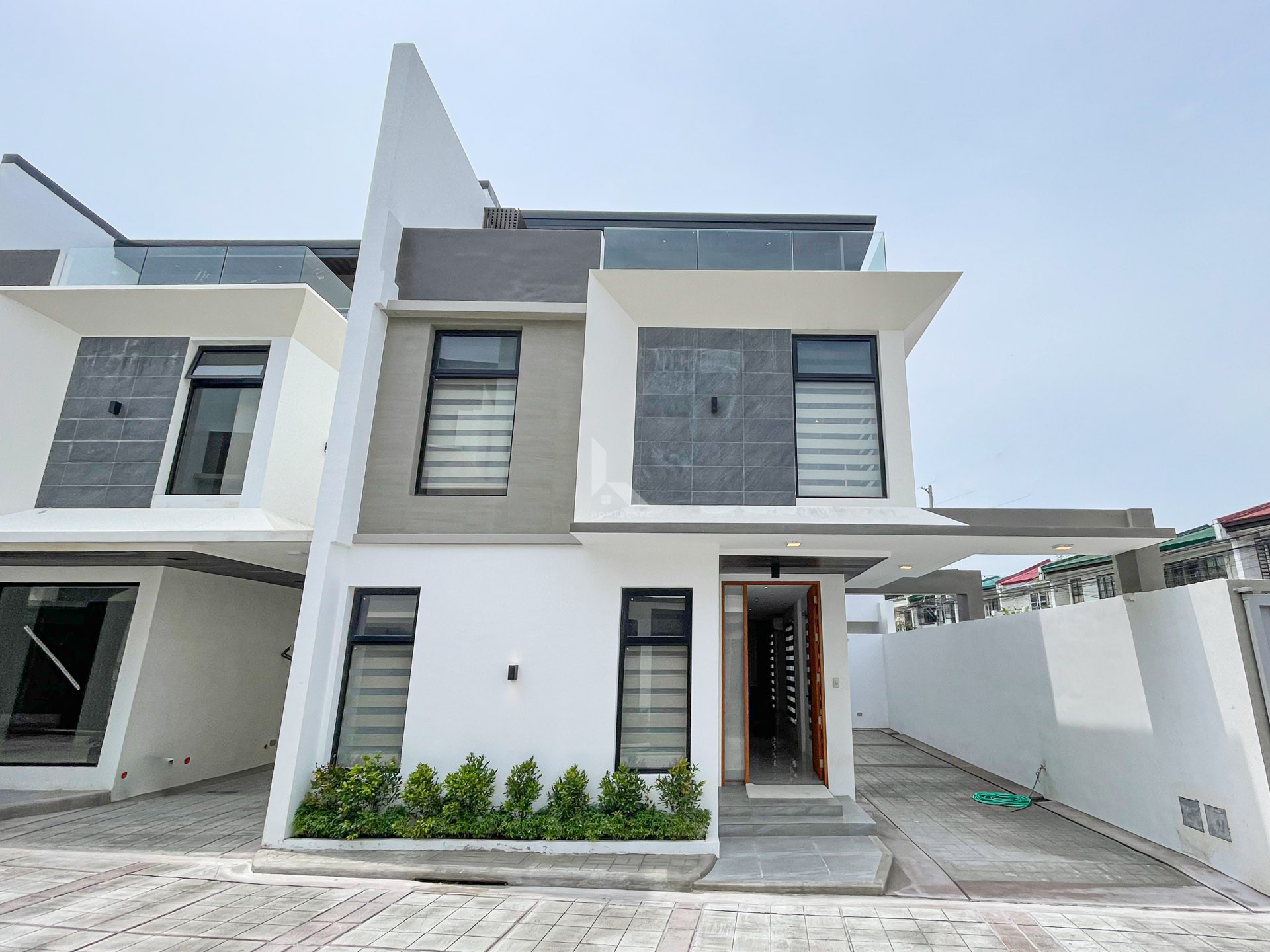 Elegant Modern Contemporary photo 1
