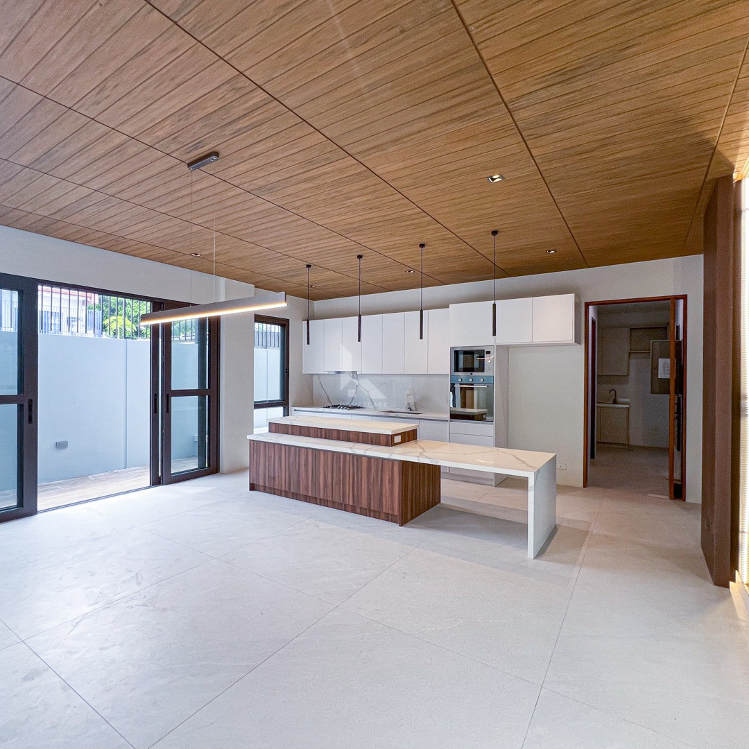 Sophisticated Modern Duplex For Sale in Congressional Subdivision photo 4