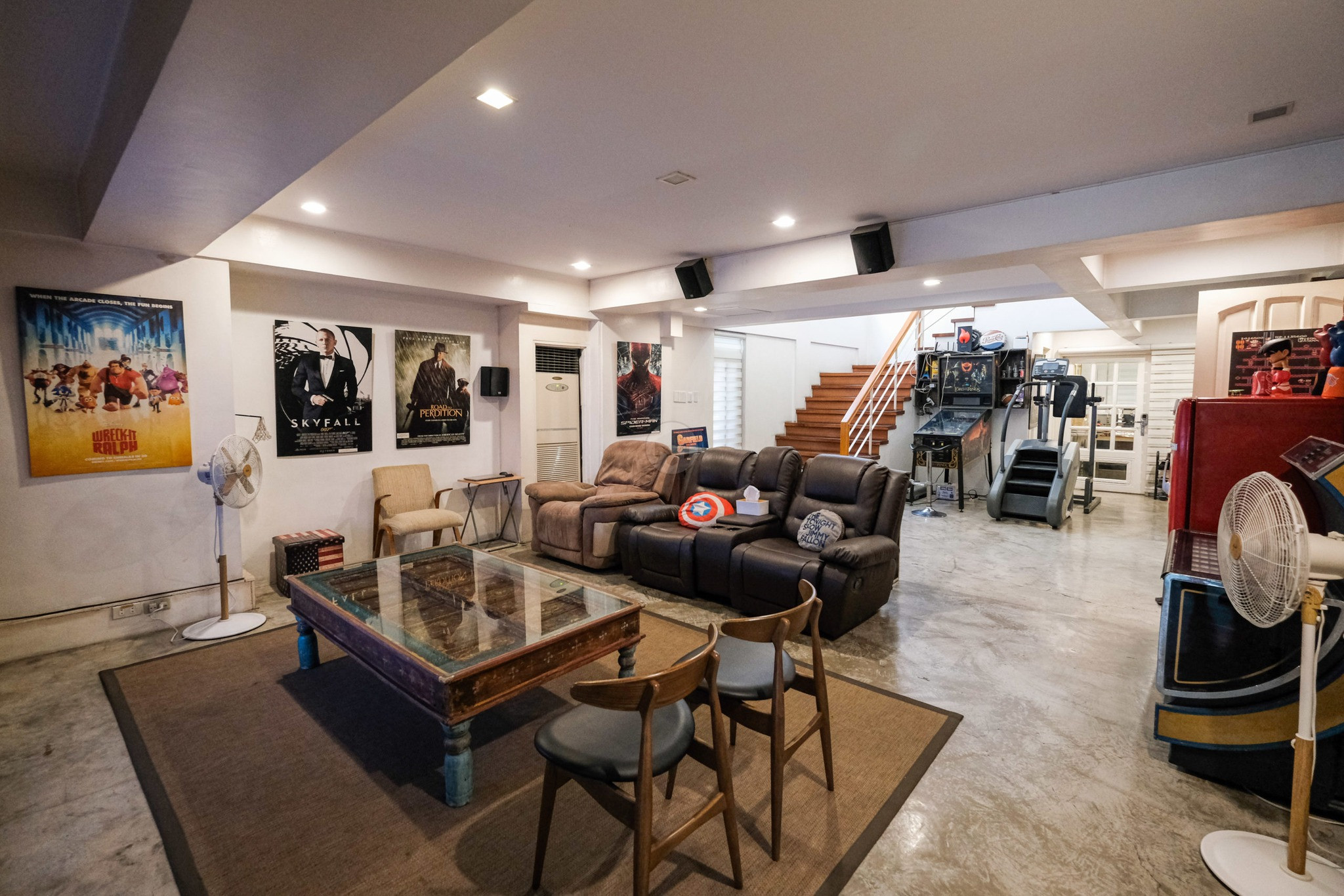 Discover this Sleek 6-Bedroom House in White Plains, Quezon City photo 5