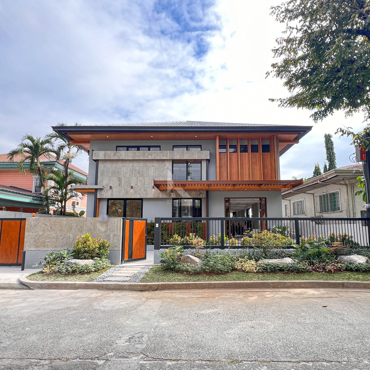 Stunning Brand New Premium House with Infinity Pool For Sale photo 1