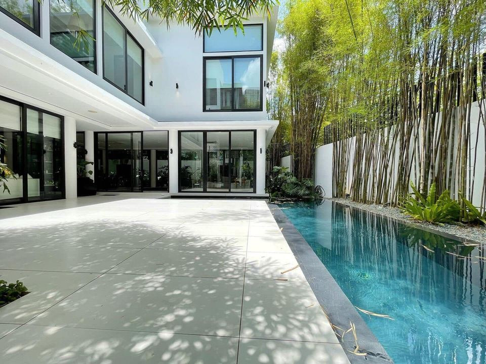 Modern Luxury House and Lot For Sale photo 4