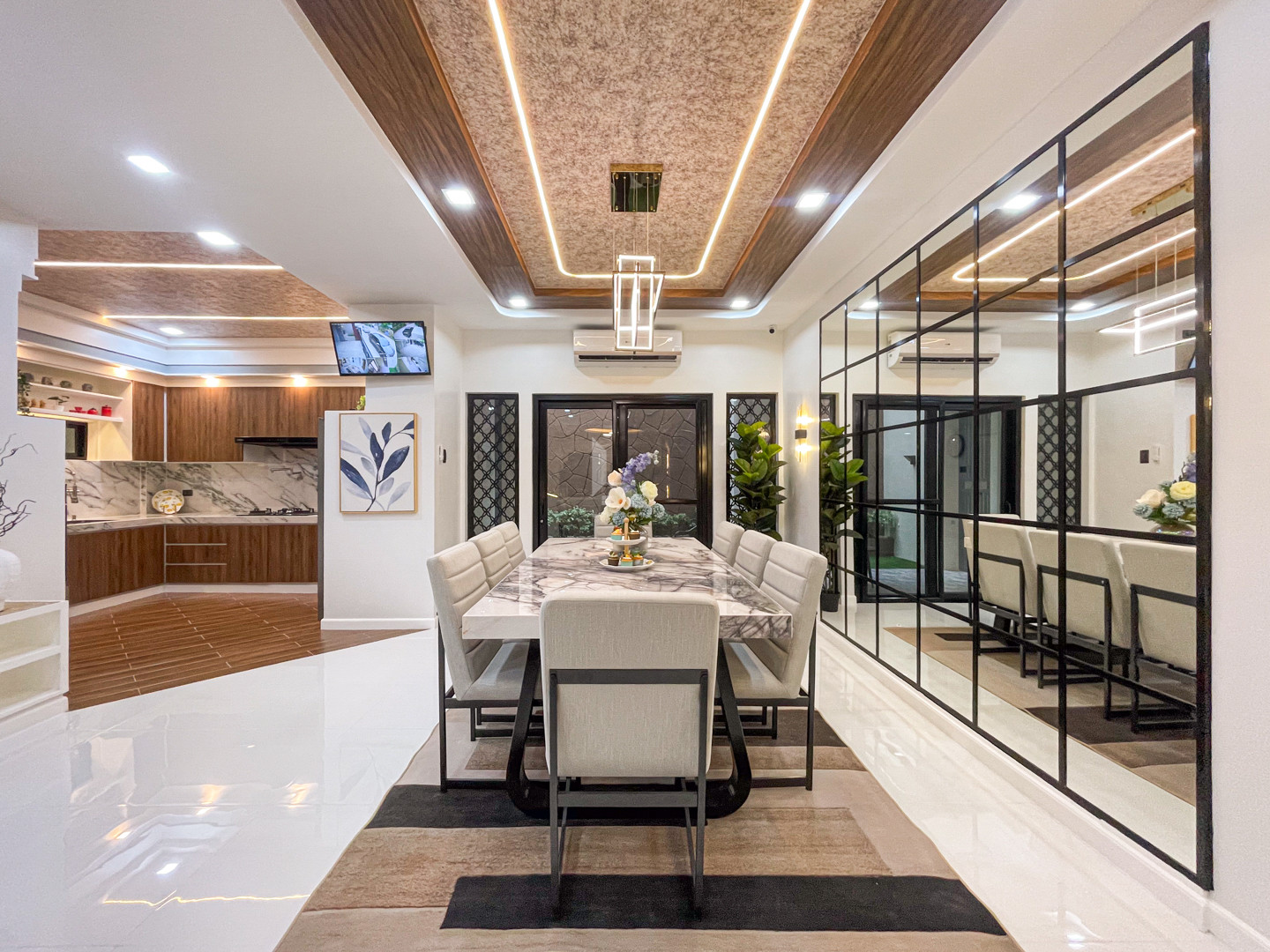 Sophisticated Modern Contemporary House and Lot photo 4